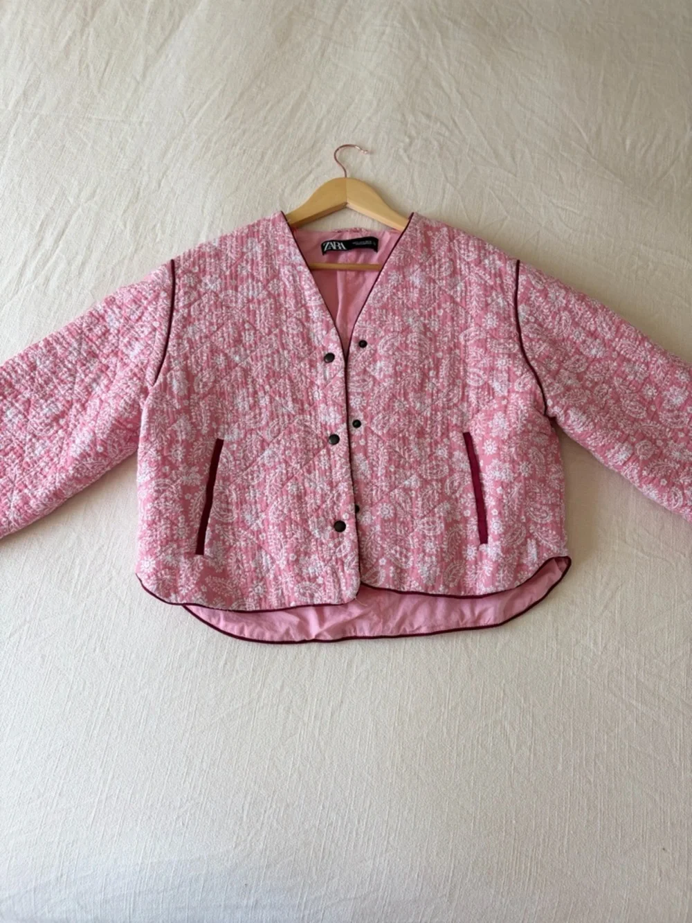 Zara | Cotton Pink Quilted Floral Snap Jacket with Burgundy Trim - Picture 2 of 5